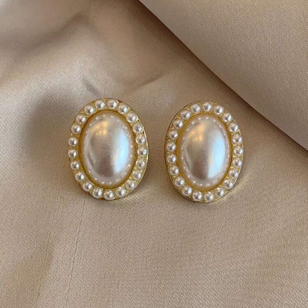 NWT Elegant Pearl Stud Earrings
